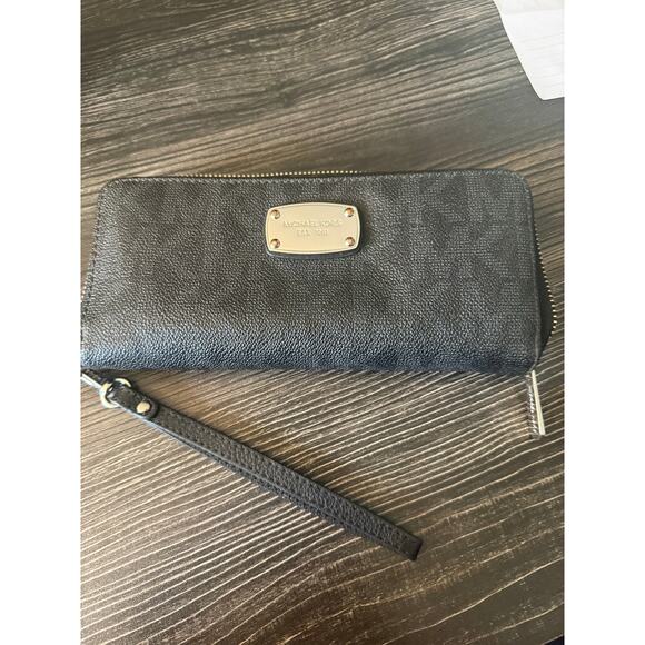 KORS Michael Kors Handbags - Michael Kors Jet Set Travel Black Continental Long Wallet Wristlet